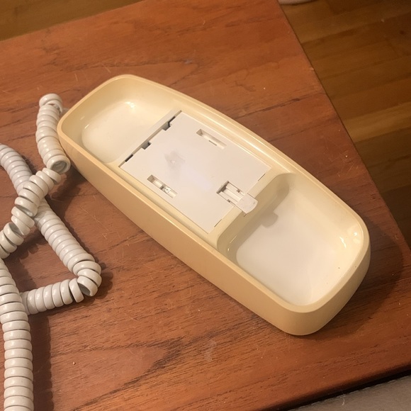 AT&T TRIMLINE WALLMOUNT OR TABKETOP PUSHBUTTON PHONE, VINTAGE. - Picture 6 of 12